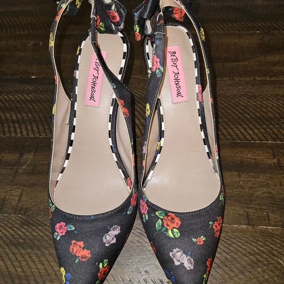 Betsy Johnson Ginjer heels - Picture 16 of 16